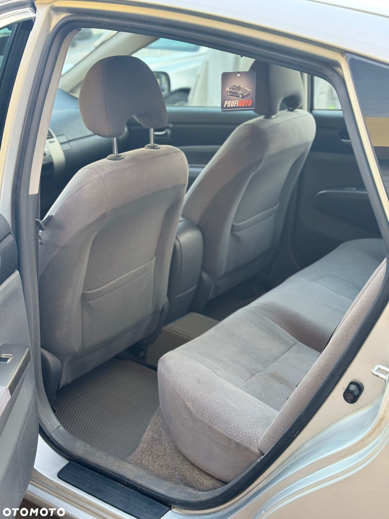 Toyota Prius (Hybrid) Executive - 9