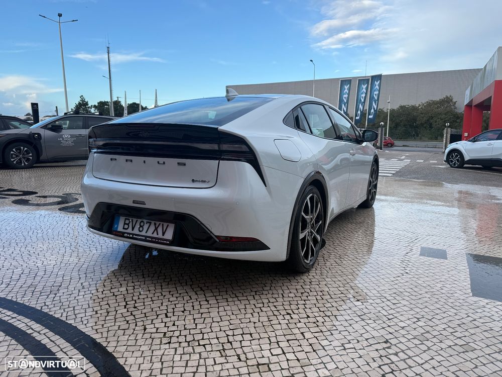 Toyota Prius 2.0 Plug-in Premium - 4