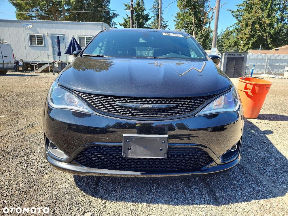 Chrysler Pacifica - 6