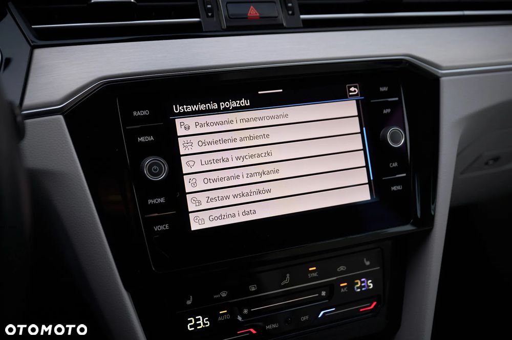 Volkswagen Passat - 31