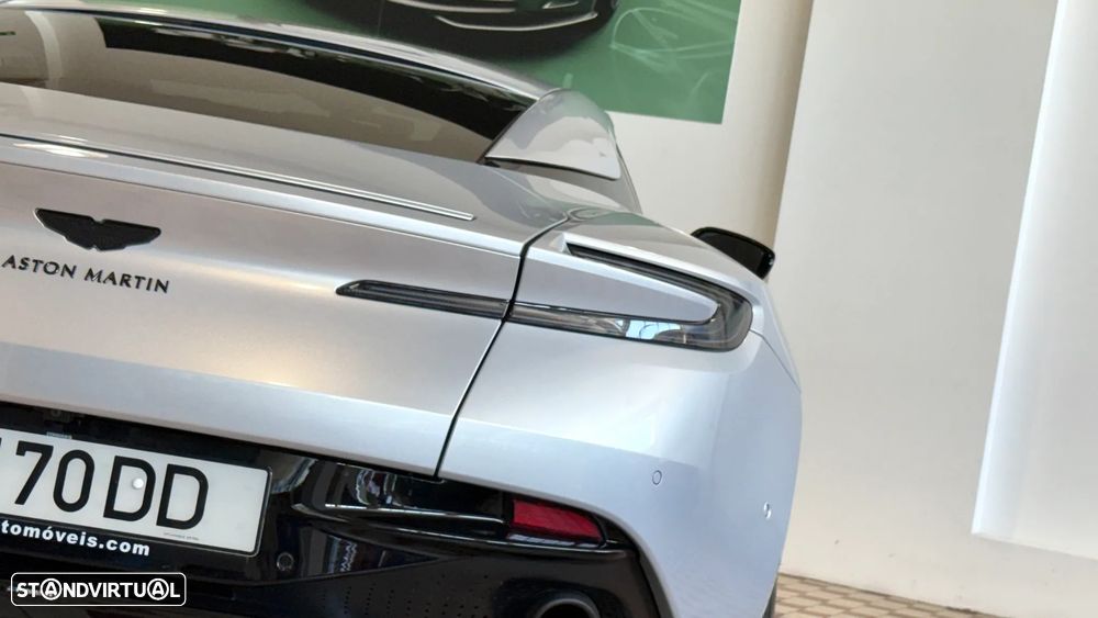 Aston Martin DB11 Coupé V8 - 8