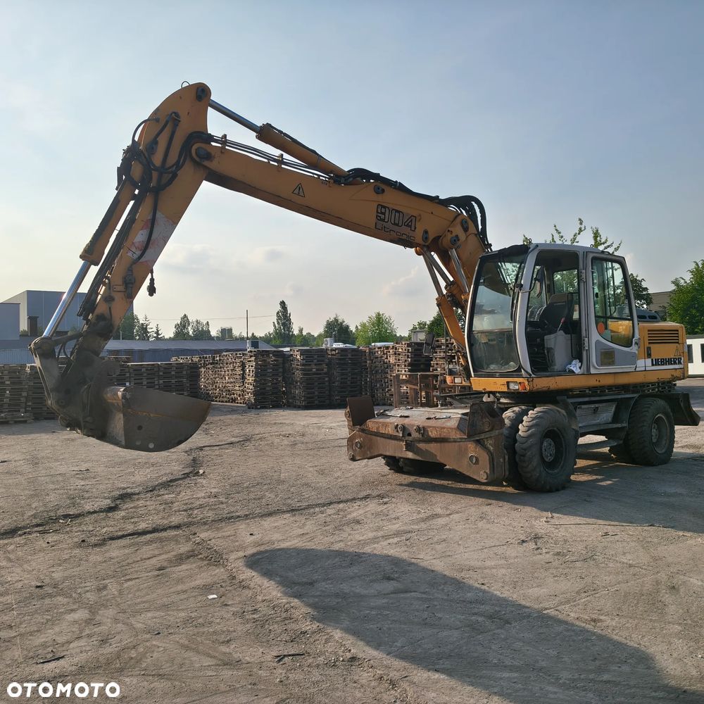 Liebherr 904C - 2