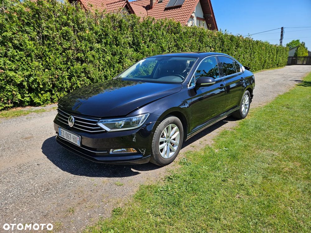 Volkswagen Passat - 1