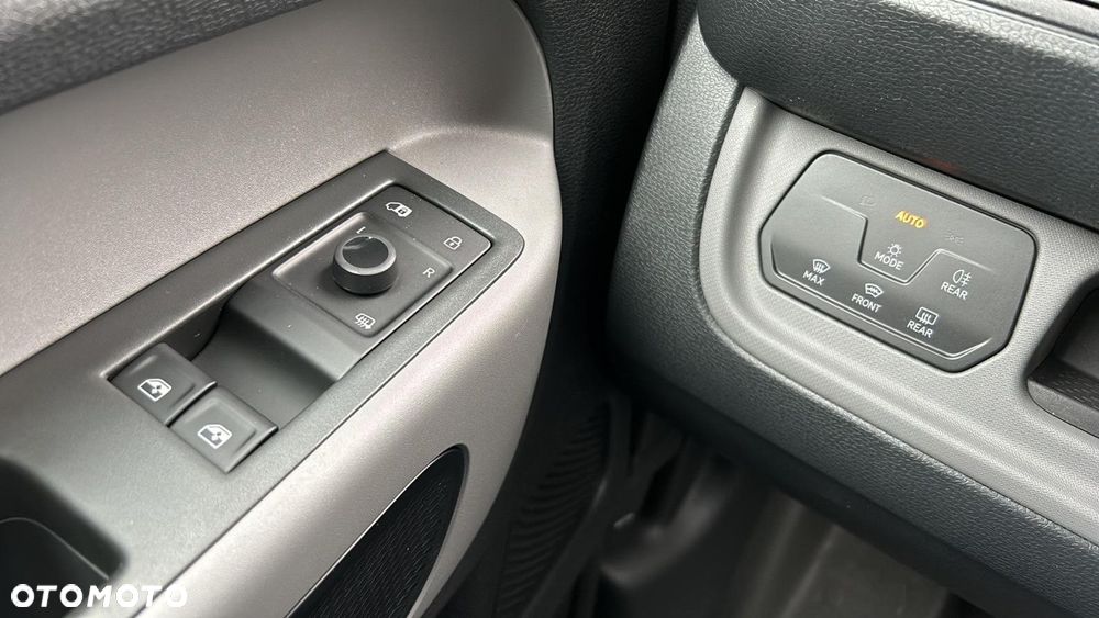 Volkswagen ID. Buzz Cargo DEMO 150 kW (204 PS) / skrzynia biegów: automatyczna 1 biegowa rozstaw osi: 2988 mm - 16