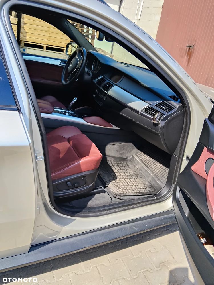 BMW X6 50i xDrive - 12