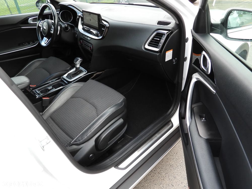 Kia XCeed - 34