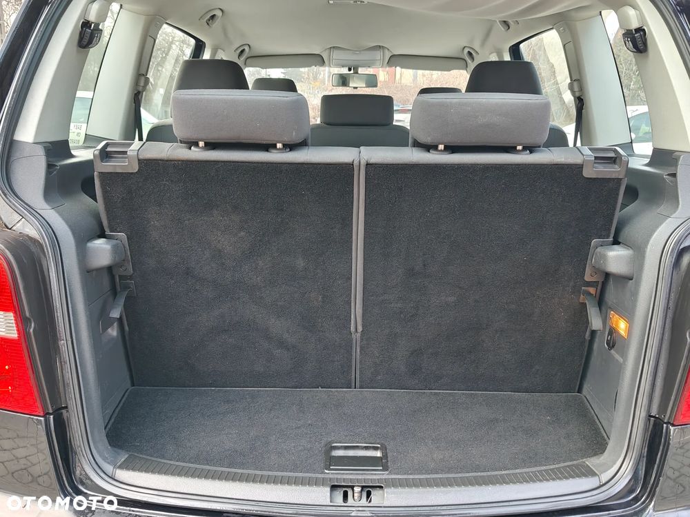 Volkswagen Touran 2.0 FSI Highline - 21