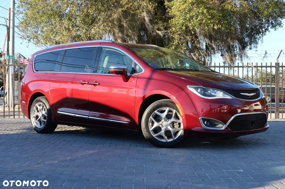 Chrysler Pacifica - 2