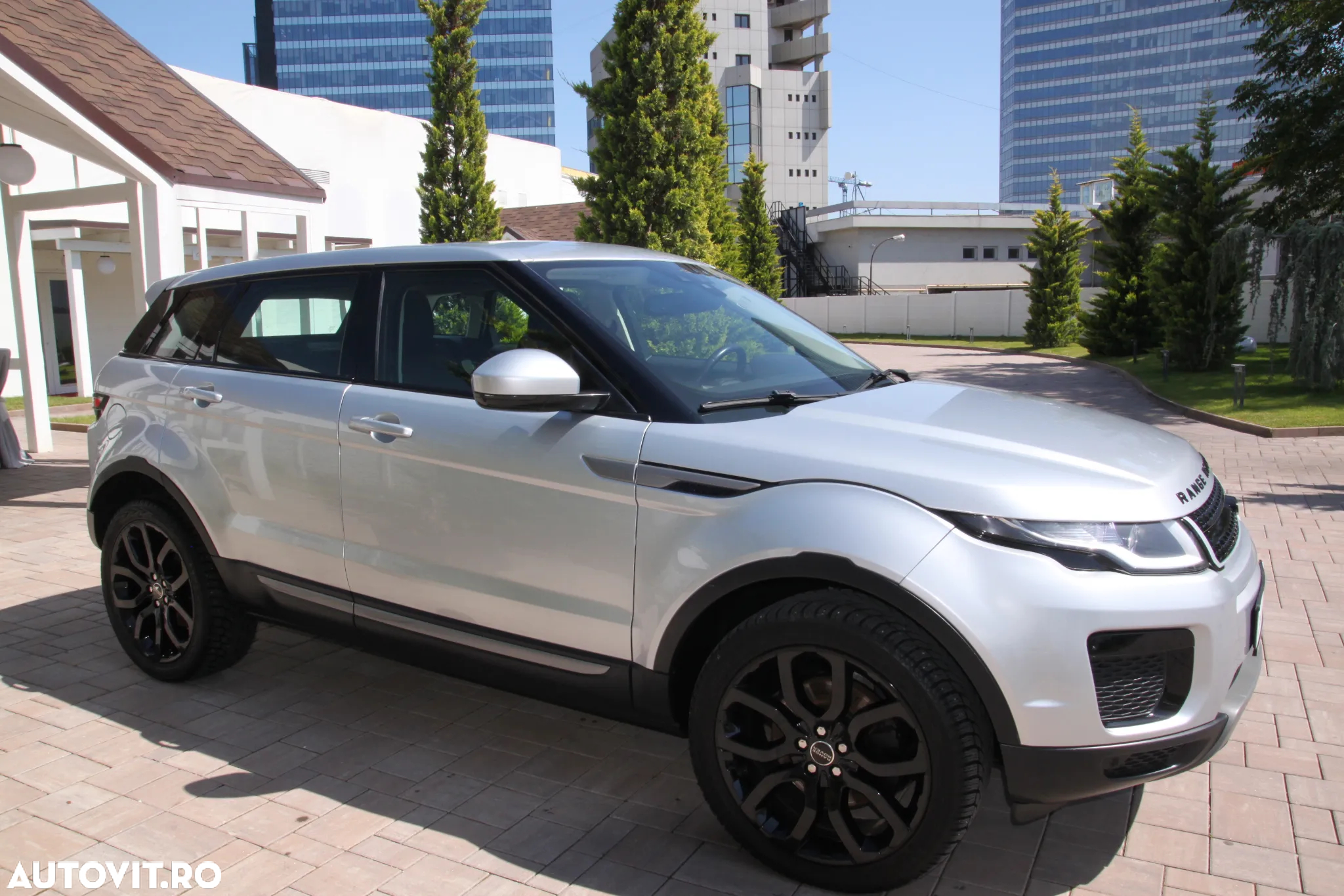 Land Rover Range Rover Evoque - 25