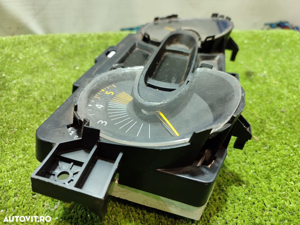 CEASURI BORD RENAULT CAPTUR 1.5 DIESEL 2014 / CROSSOVER SUV COMPACT (5 UȘI) COD OEM 248104881R  / 2013-2017 - 4