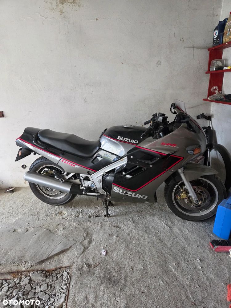 Suzuki GSX - 2