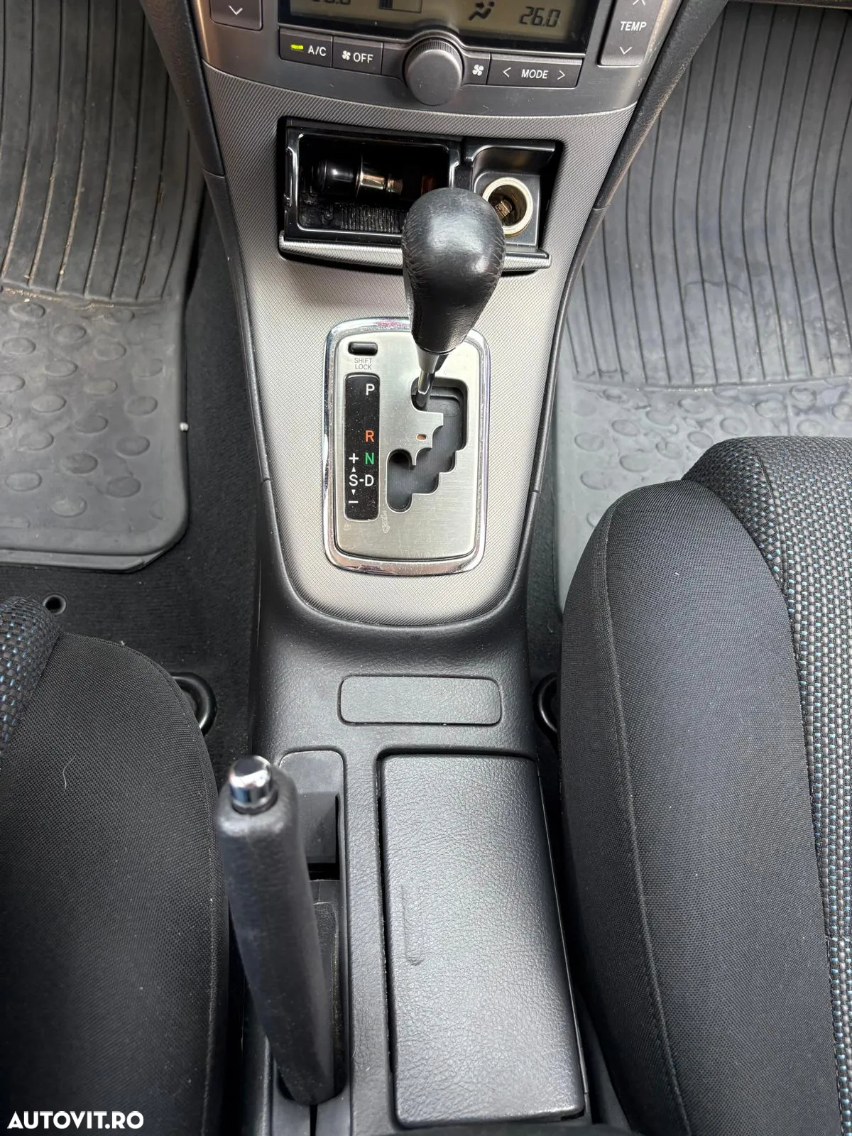 Toyota Avensis - 15