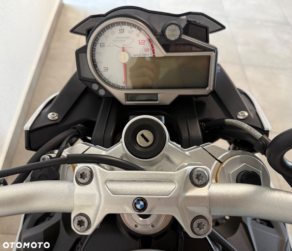 BMW S - 8