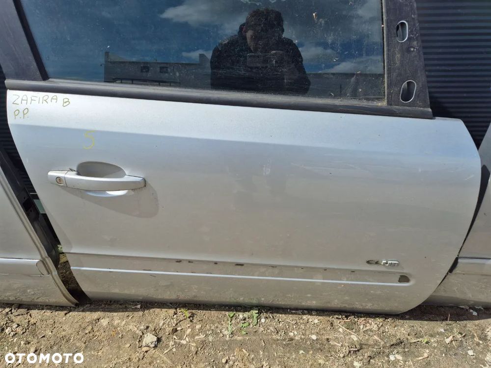 DRZWI KLAPA MASKA OPEL ZAFIRA II B - 13