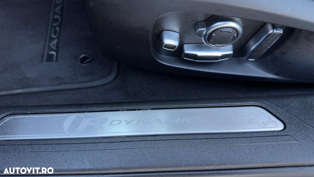 Jaguar XE P300 AWD R-Dynamic HSE - 10