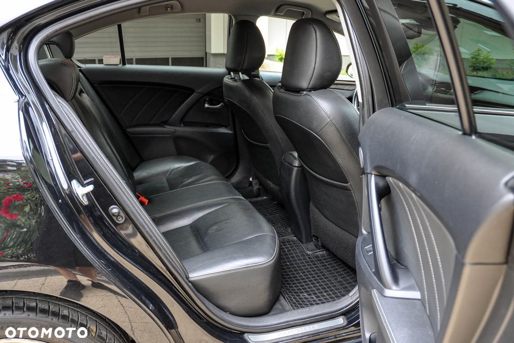 Toyota Avensis 2.0 D-4D Premium - 13