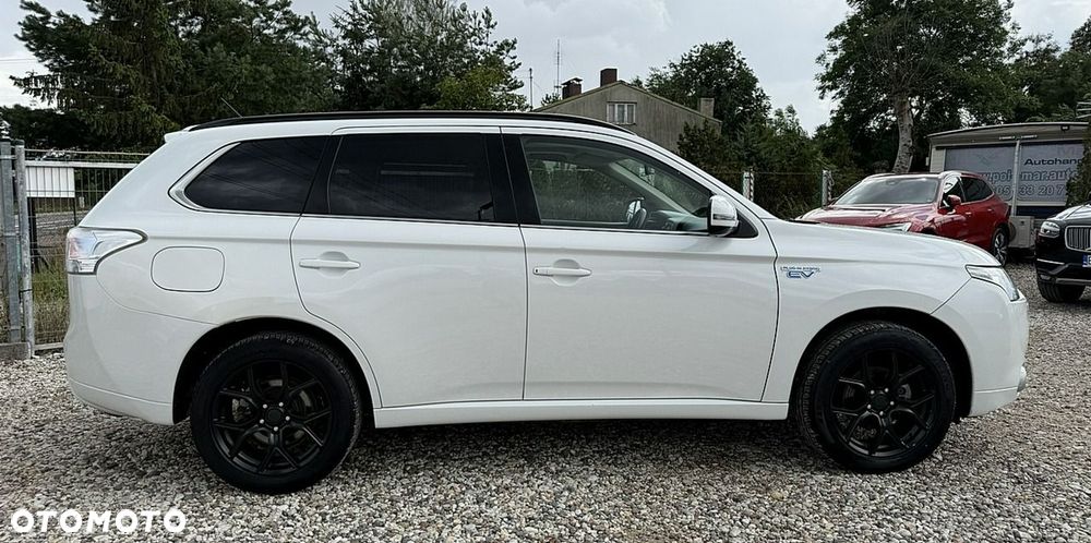 Mitsubishi Outlander - 4