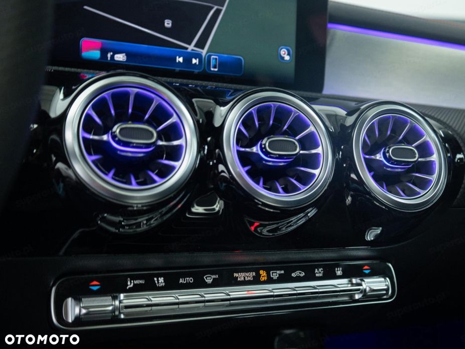Mercedes-Benz CLA 200 mHEV Progressive 7G-DCT - 12