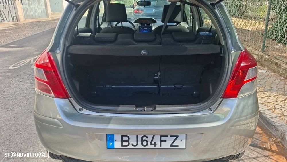 Toyota Yaris 1.4 D-4D AC Manual - 8