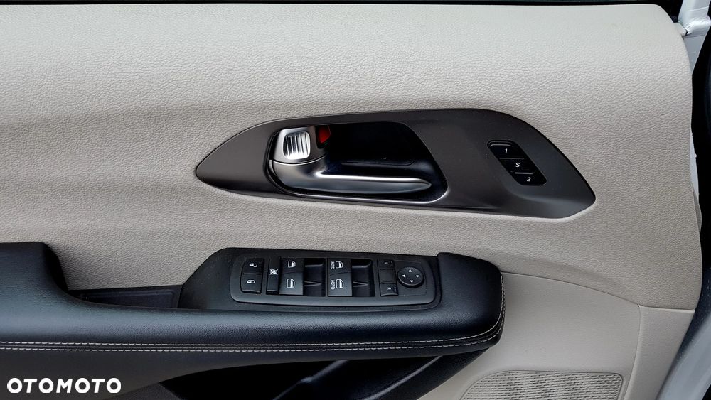 Chrysler Pacifica - 25
