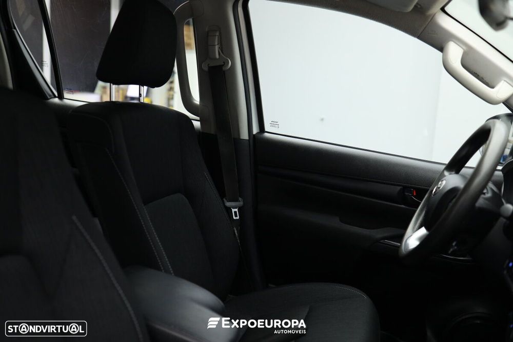 Toyota Hilux 2.4 D-4D 4WD CD CH Aut. - 25