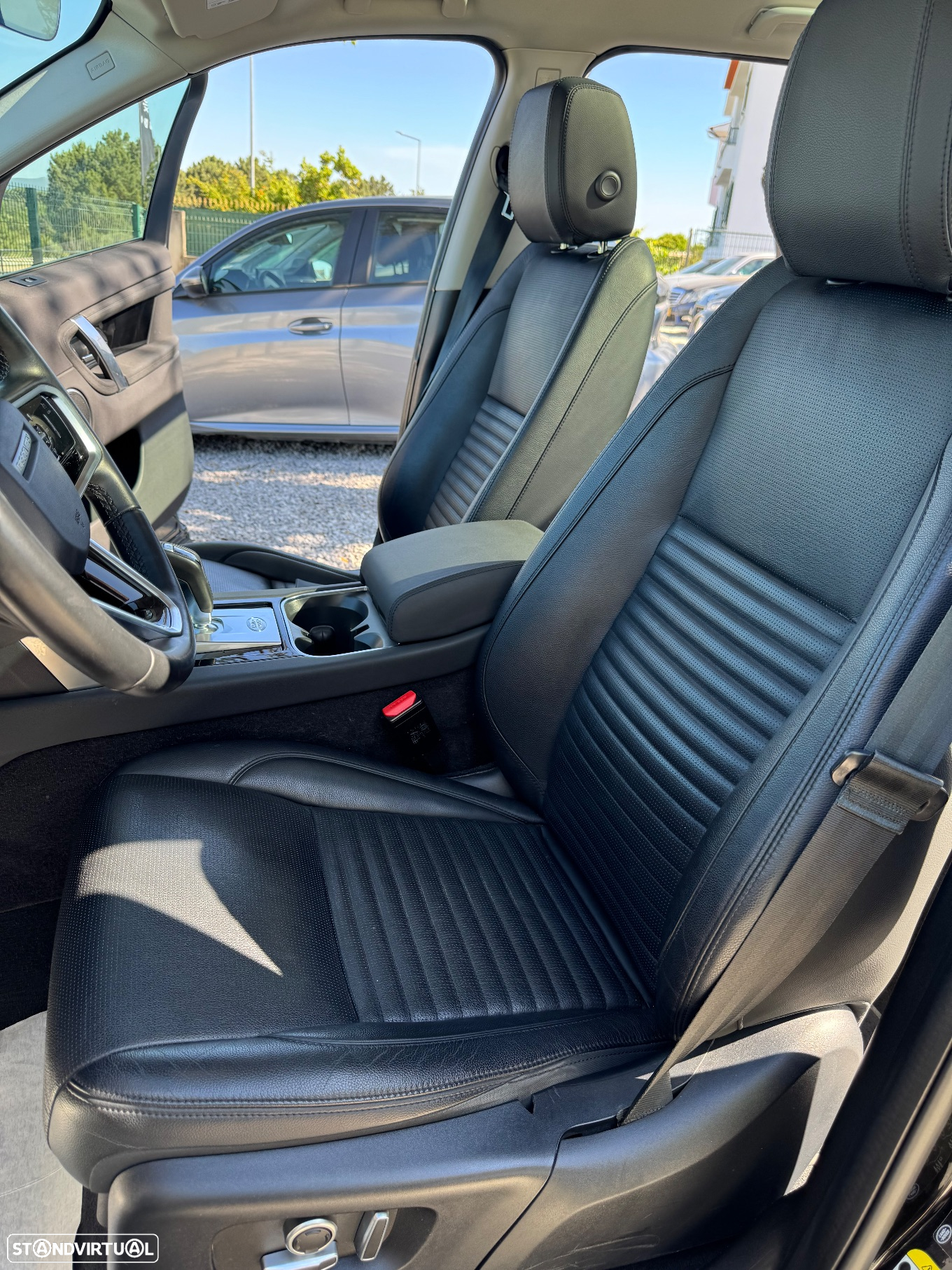 Land Rover Discovery Sport 1.5 I3 P300e AWD R-Dynamic HSE - 28