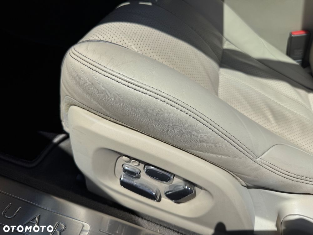 Jaguar XJ 3.0 D V6 LWB Premium Luxury - 34