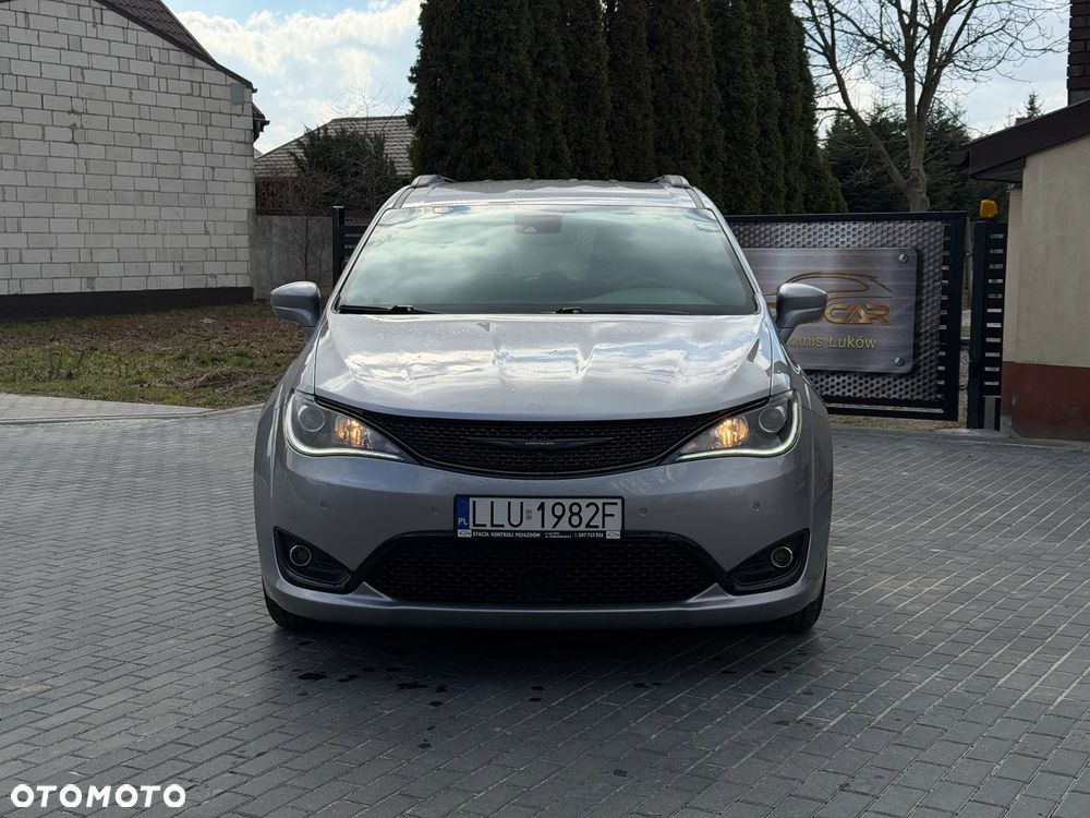 Chrysler Pacifica - 2