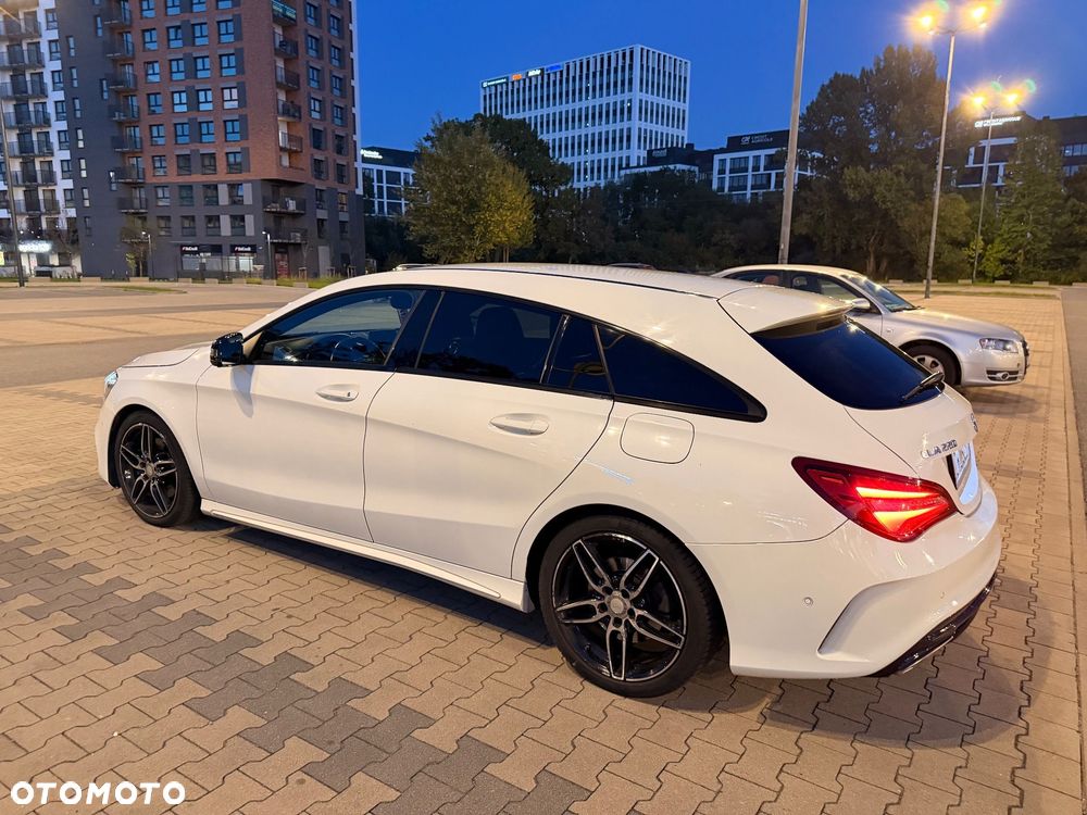 Mercedes-Benz CLA 220 4-Matic AMG Line - 3