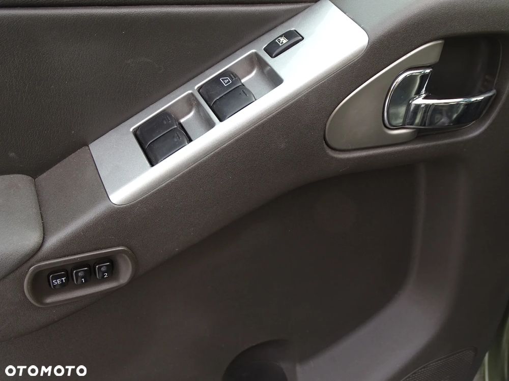 Nissan Pathfinder 2.5 DCi Elegance + - 25