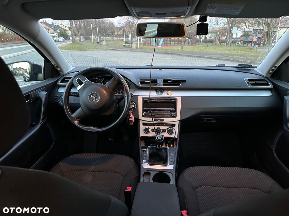 Volkswagen Passat 1.6 TDI Trendline - 13
