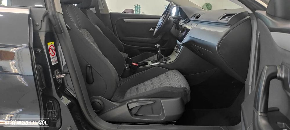 VW Passat CC 2.0 TDi Exclusive - 23