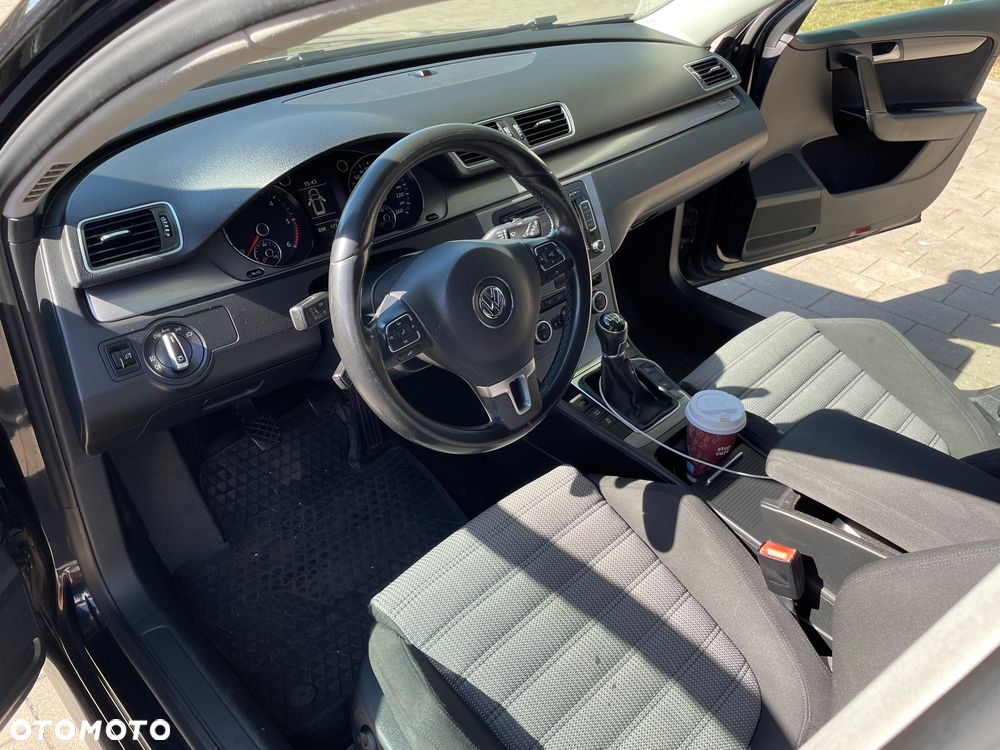 Volkswagen Passat 1.6 TDI Comfortline - 11