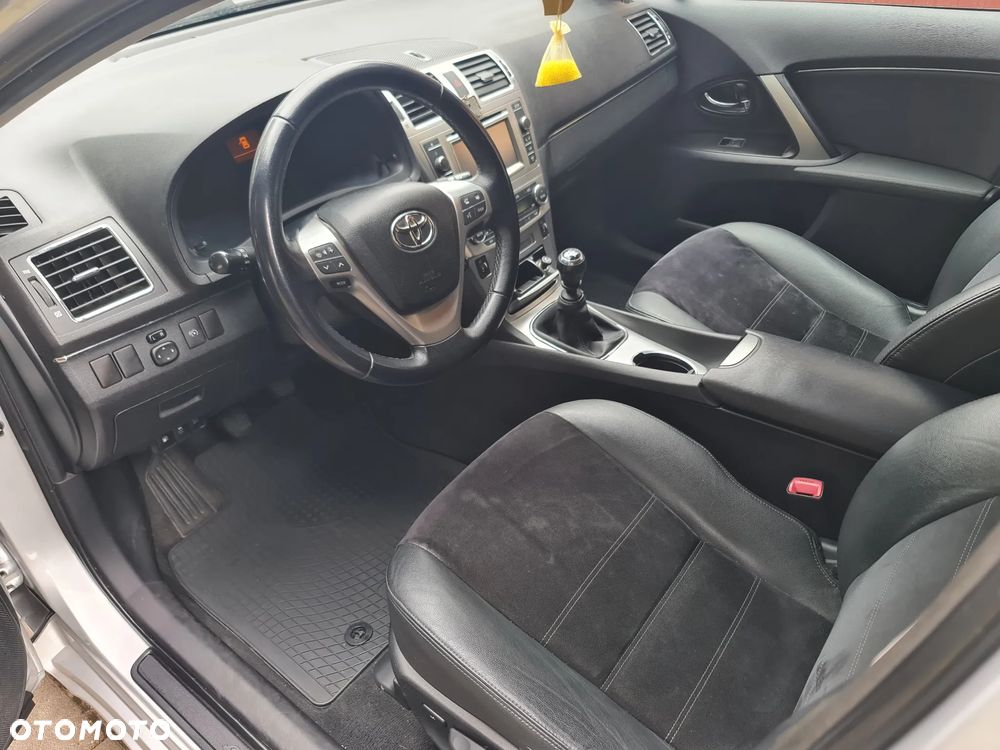 Toyota Avensis 2.0 D-4D Premium - 23