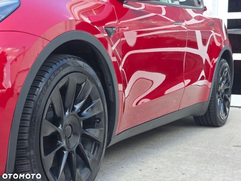 Tesla Model Y - 4