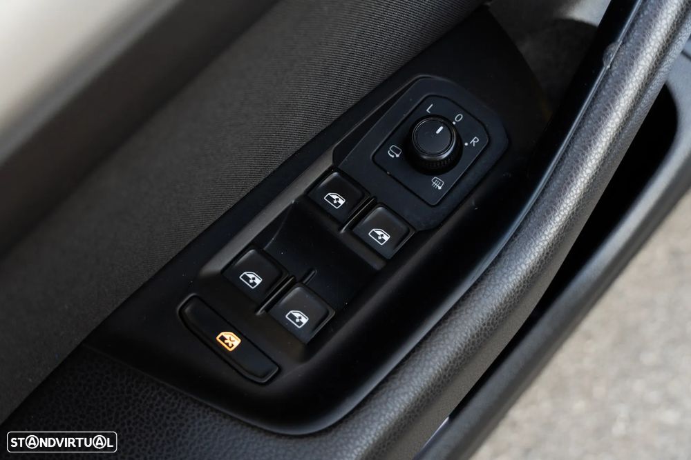 VW Passat Variant 1.6 TDI SCR DSG Business - 35