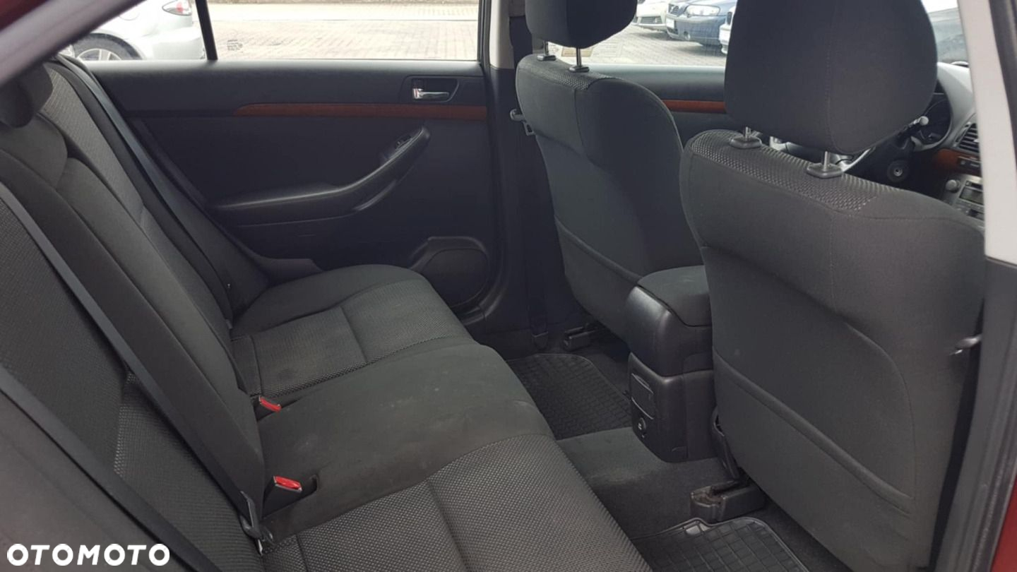 Toyota Avensis - 9