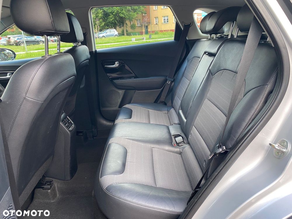 Kia Niro 1.6 GDI Hybrid M - 16