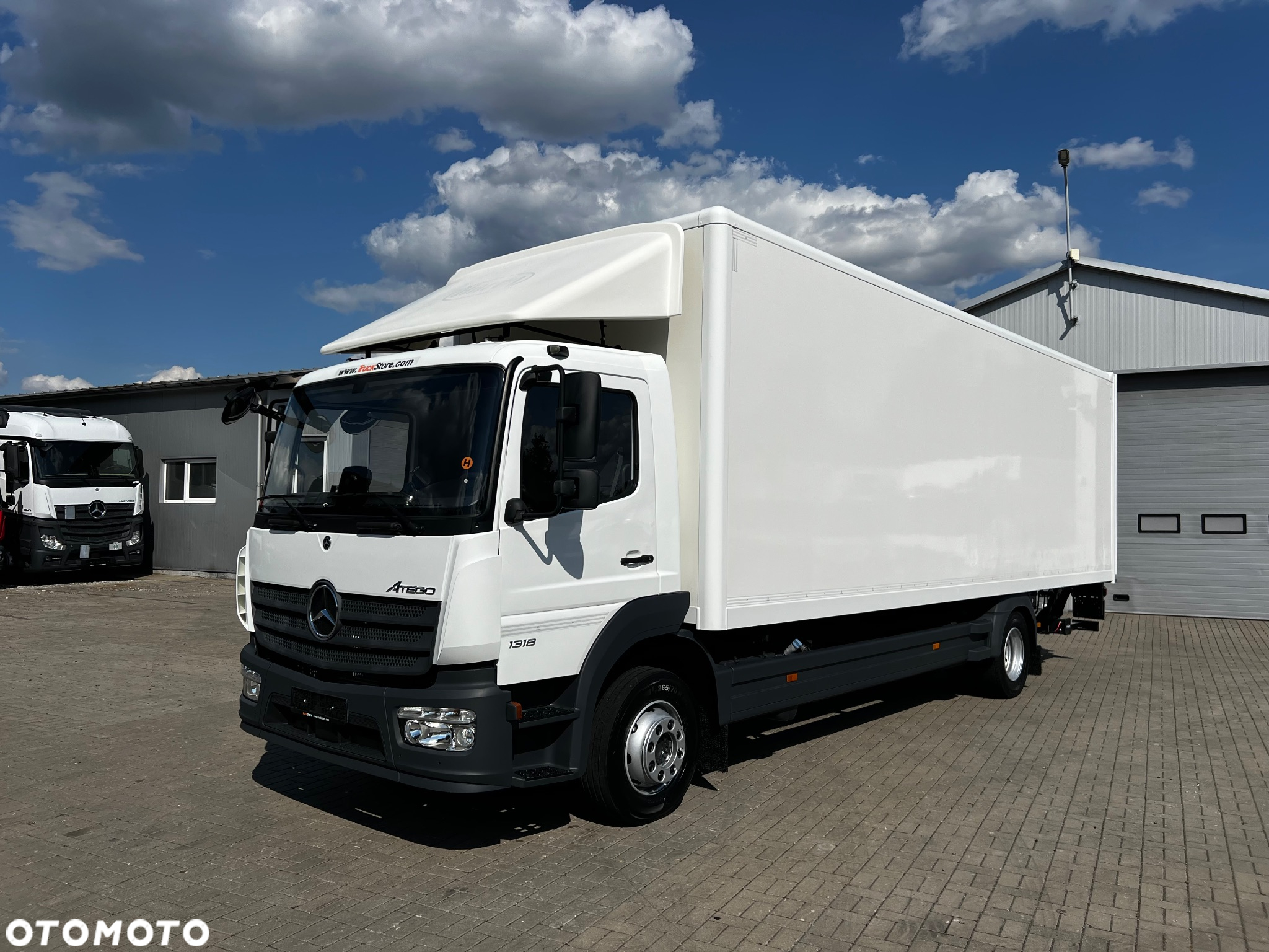 Mercedes-Benz - 2