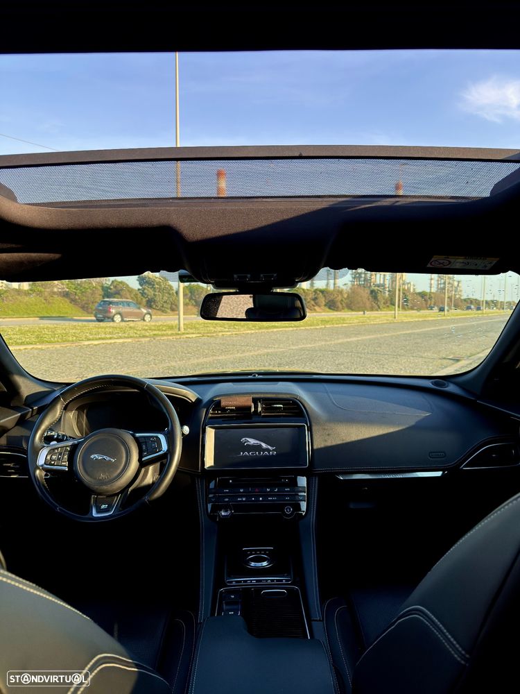 Jaguar F-Pace 20d AWD Aut. R-Sport - 11