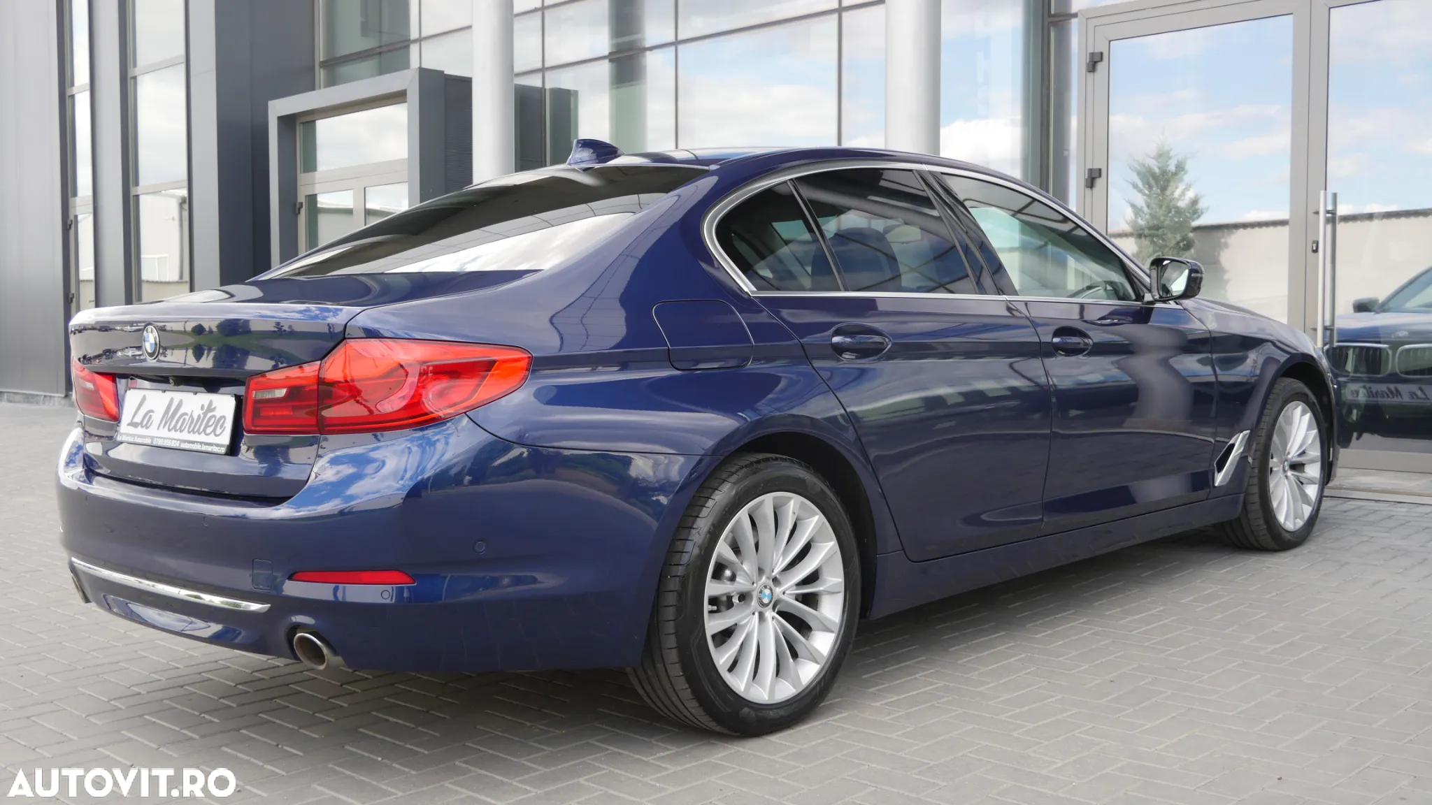 BMW Seria 5 530i Aut. Luxury Line - 9
