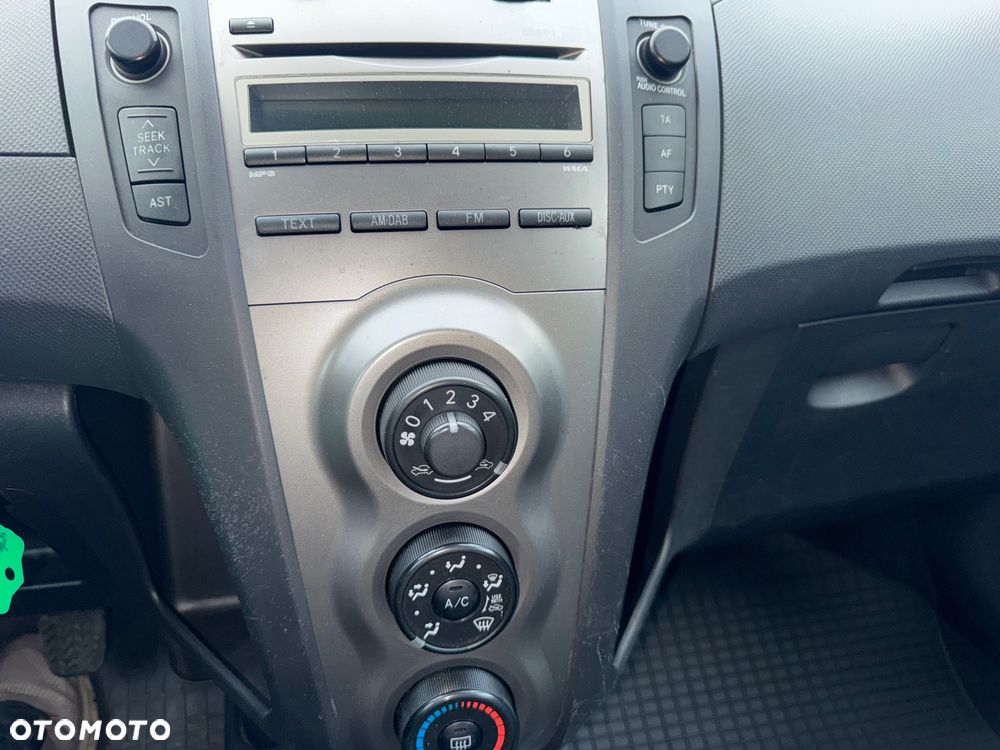 Toyota Yaris 1.3 VVT-i Sol - 17