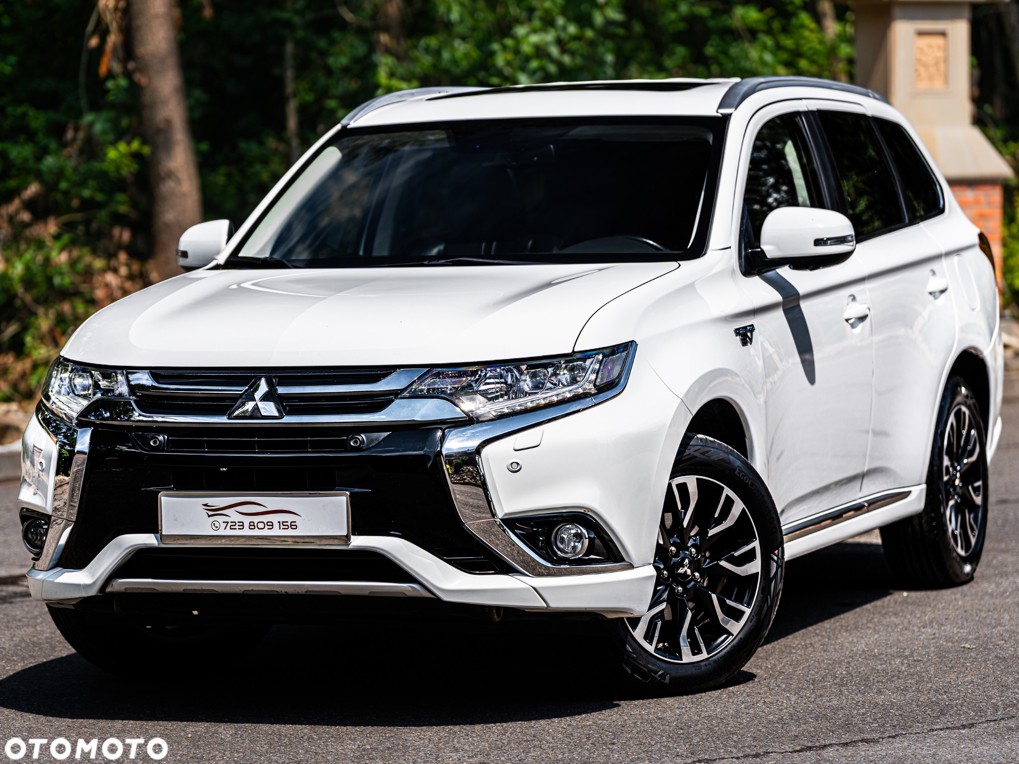 Mitsubishi Outlander 2.0 4WD Plug-In Hybrid Plus - 2