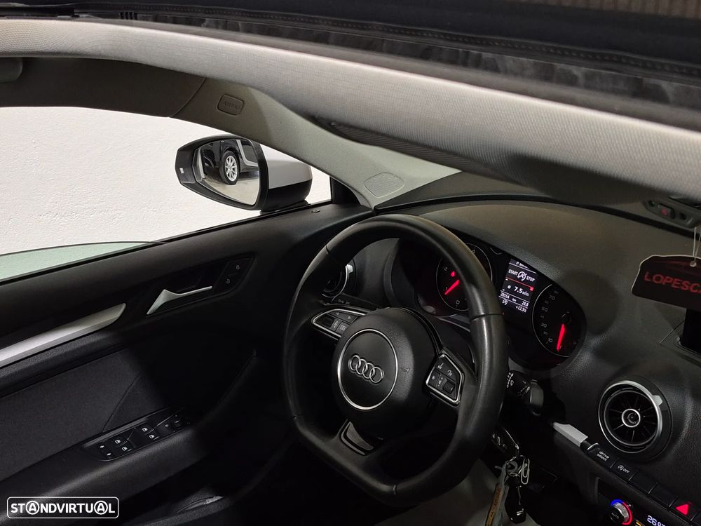 Audi A3 Sportback 1.6 TDI Attraction Special Edition - 14