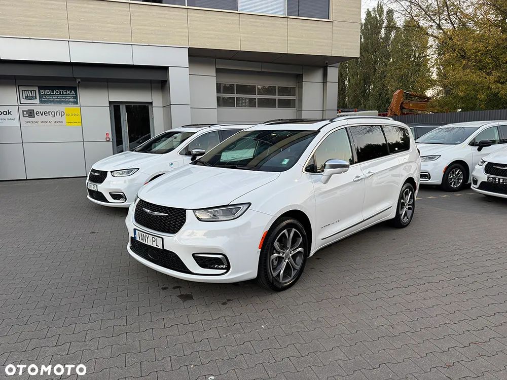 Chrysler Pacifica - 22