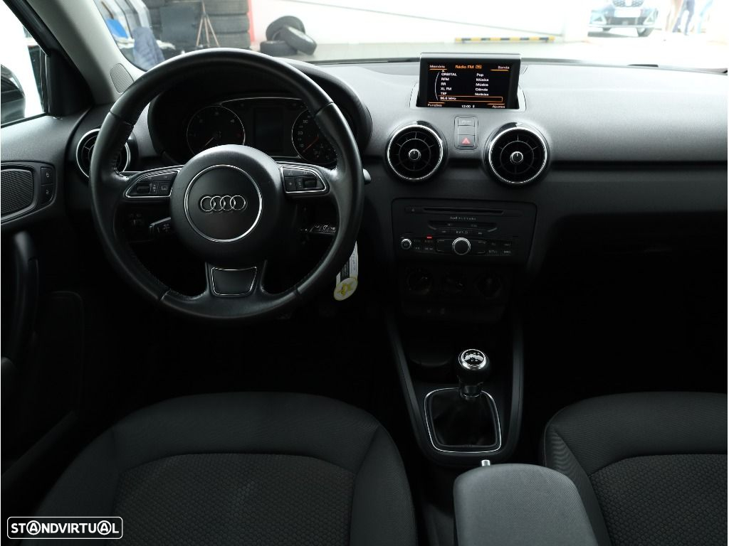 Audi A1 Sportback 1.6 TDI S-line - 30