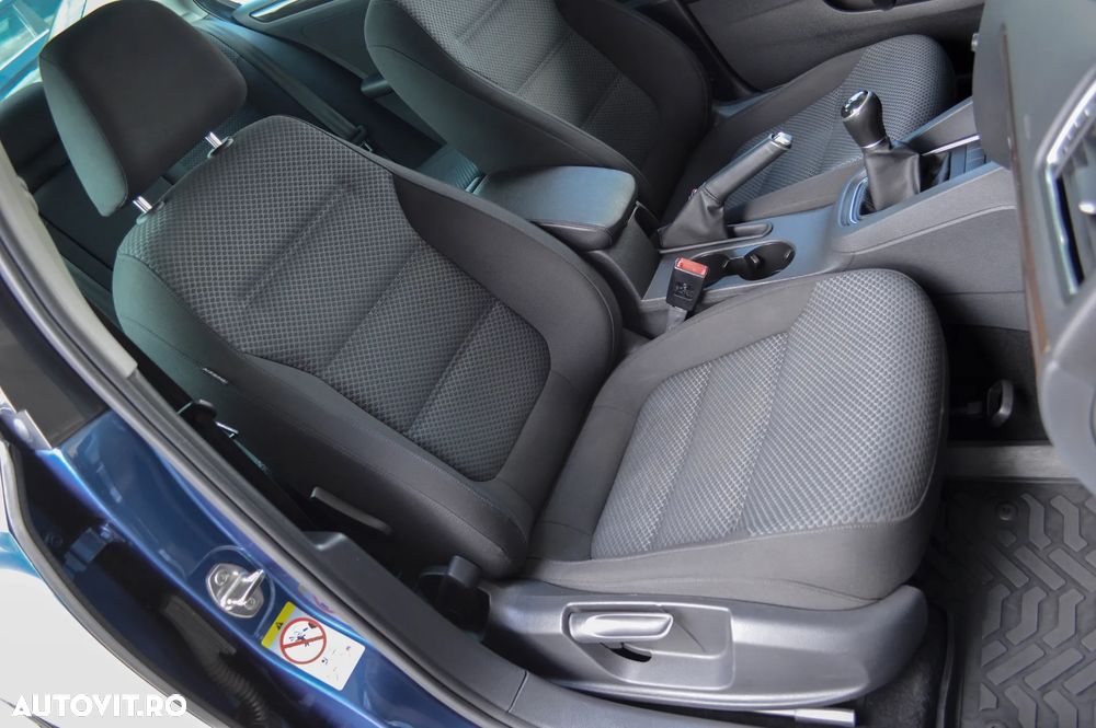 Volkswagen Jetta 2.0 TDI Comfortline - 19
