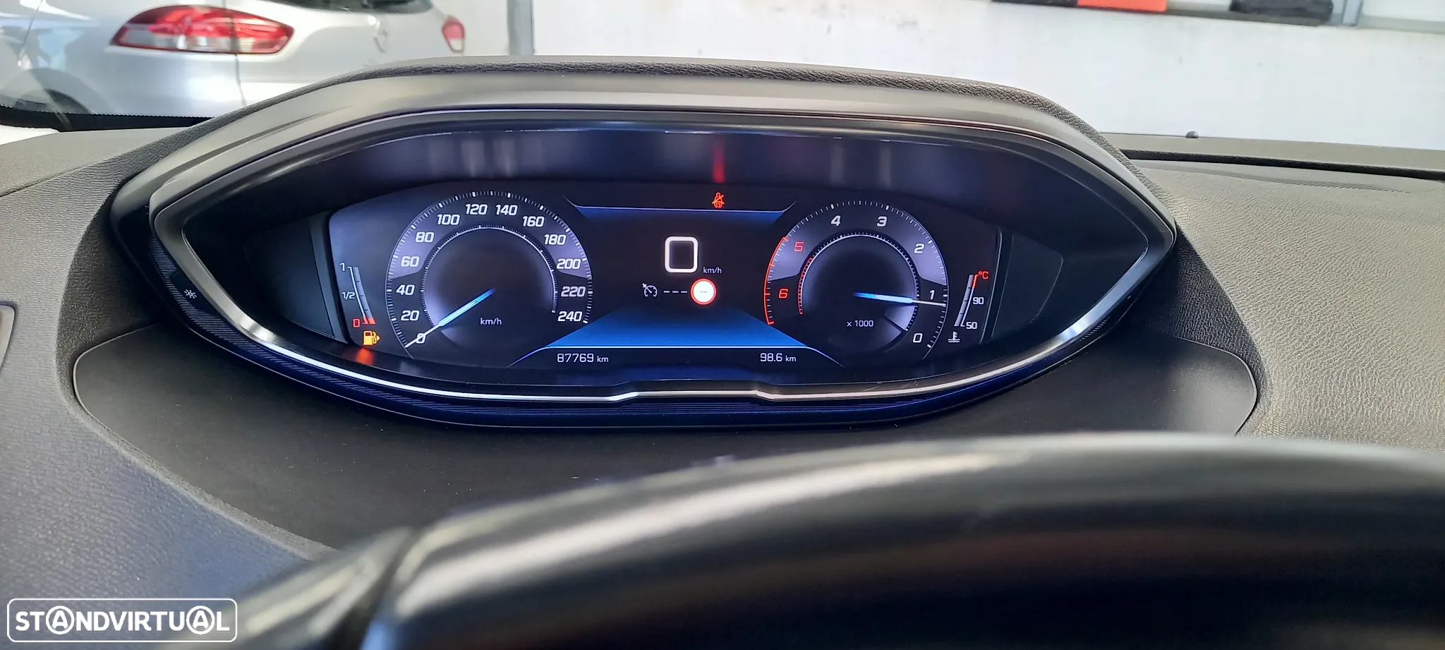 Peugeot 5008 1.5 BlueHDi Allure Baixo Consumo - 17