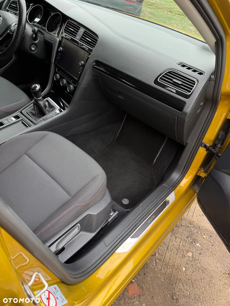 Volkswagen Golf 1.6 TDI Sound - 16