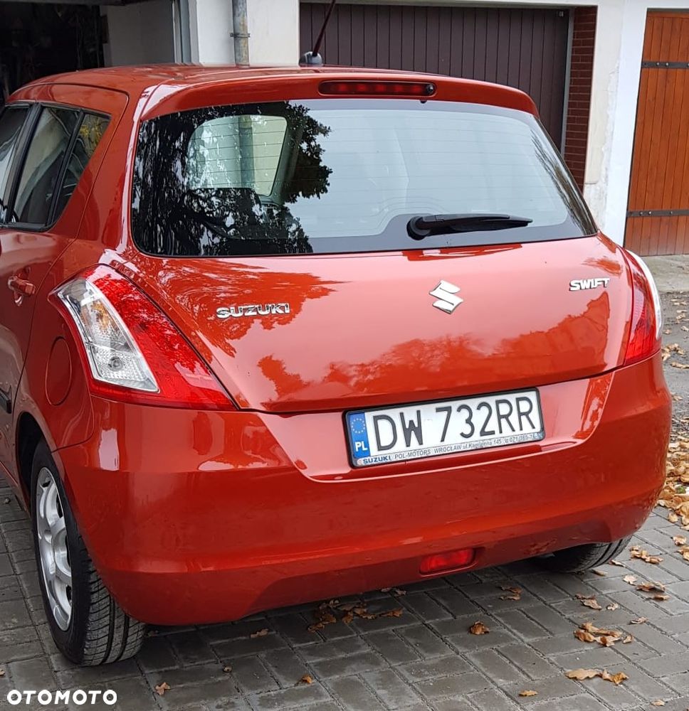 Suzuki Swift 2012 photo 4